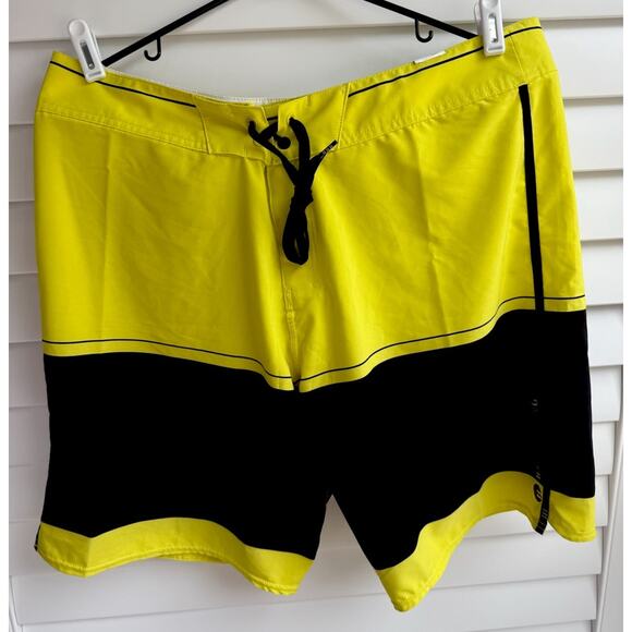 Billabong Invert Platinum X Recycler Board Shorts Men’s Size 38 NEO LIME, NEW - Picture 1 of 6